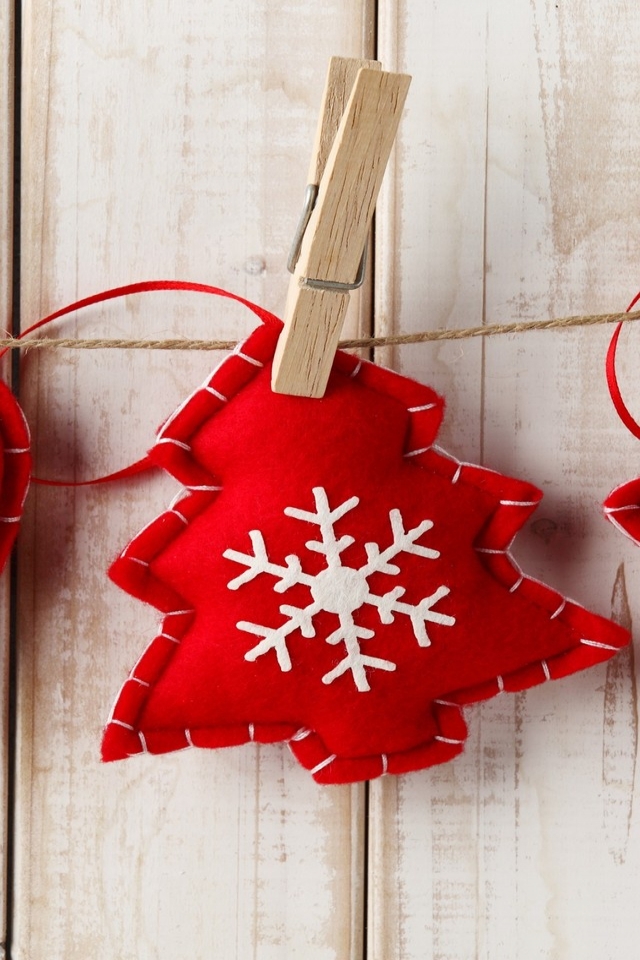 Handmade Red Christmas Ornaments for 640 x 960 iPhone 4 resolution