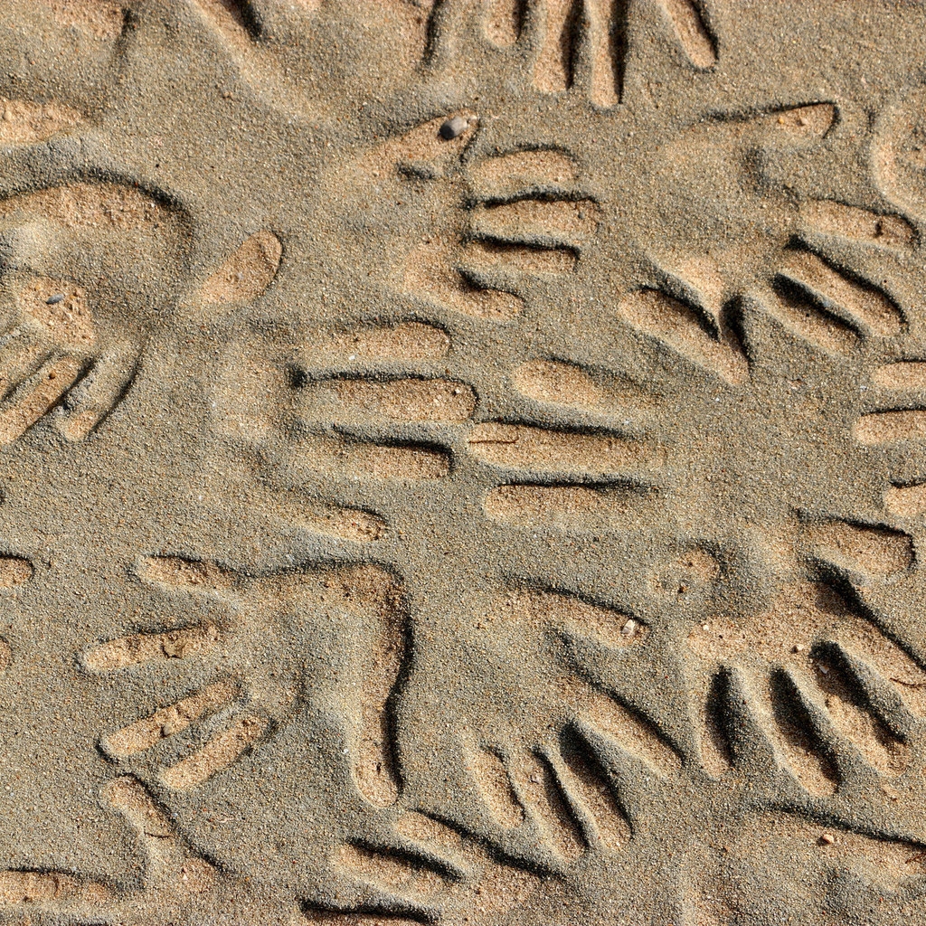 Handprints in the Sand for 1024 x 1024 iPad resolution