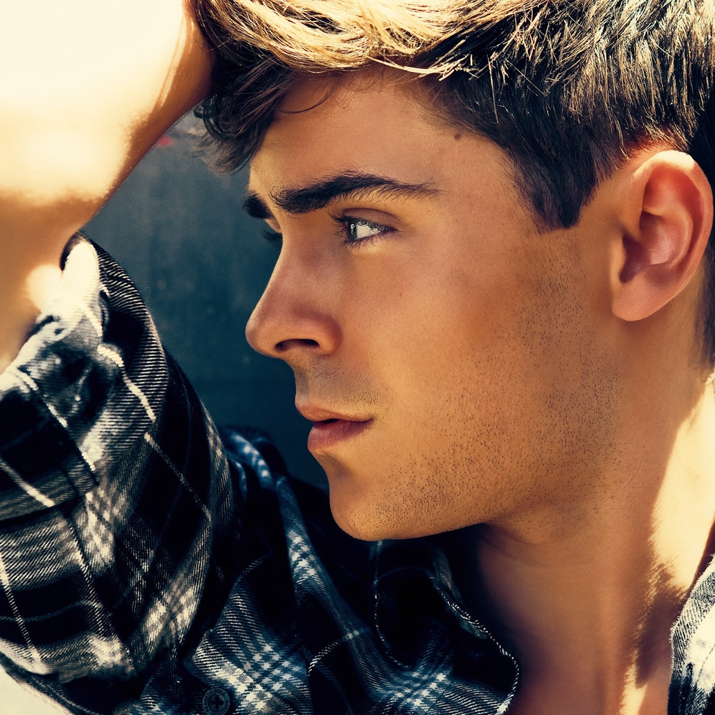 Handsome Zac Efron for 1024 x 1024 iPad resolution