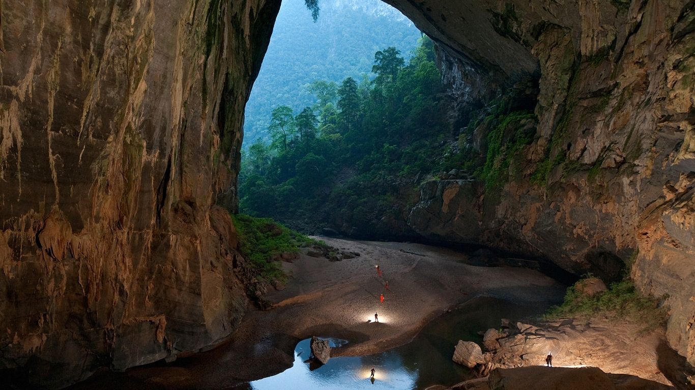 Hang Son Doong Cave for 1366 x 768 HDTV resolution