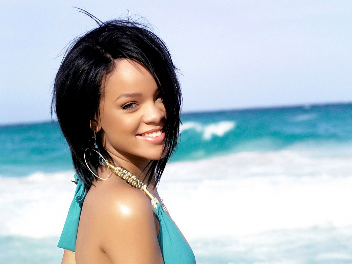 Happy Rihanna for 1152 x 864 resolution