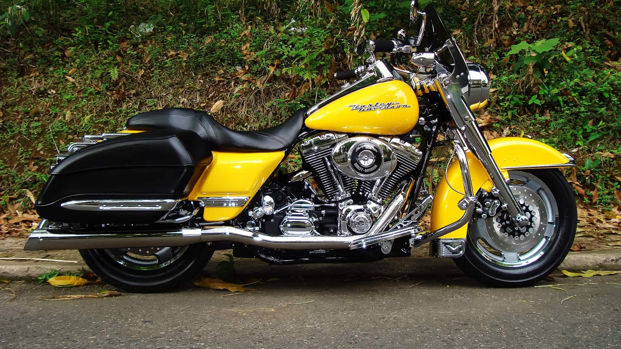 Harley Davidson Road King Yellow for 1280 x 720 HDTV 720p resolution