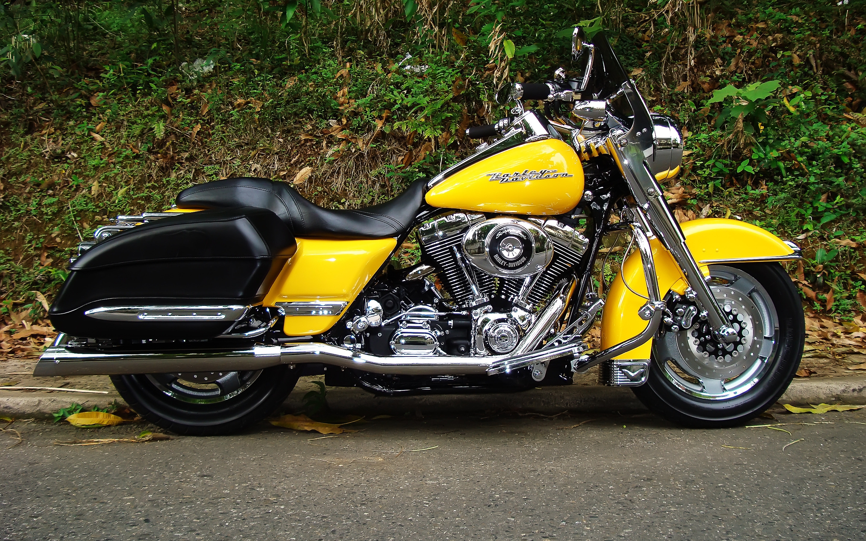 Harley Davidson Road King Yellow for 2880 x 1800 Retina Display resolution