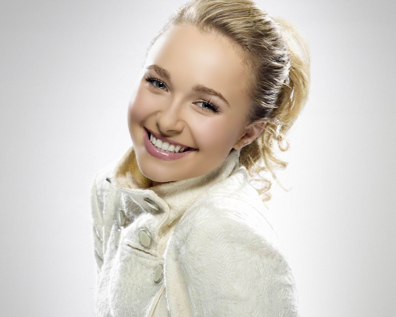 Hayden Panettiere Cute Smile for 1280 x 1024 resolution