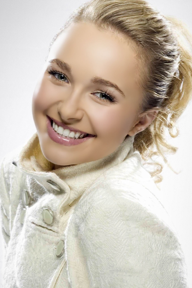 Hayden Panettiere Cute Smile for 640 x 960 iPhone 4 resolution