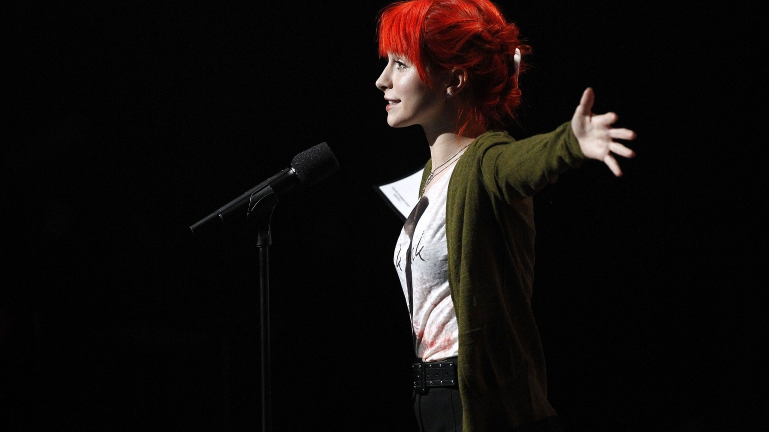 Hayley Williams Smile for 1536 x 864 HDTV resolution