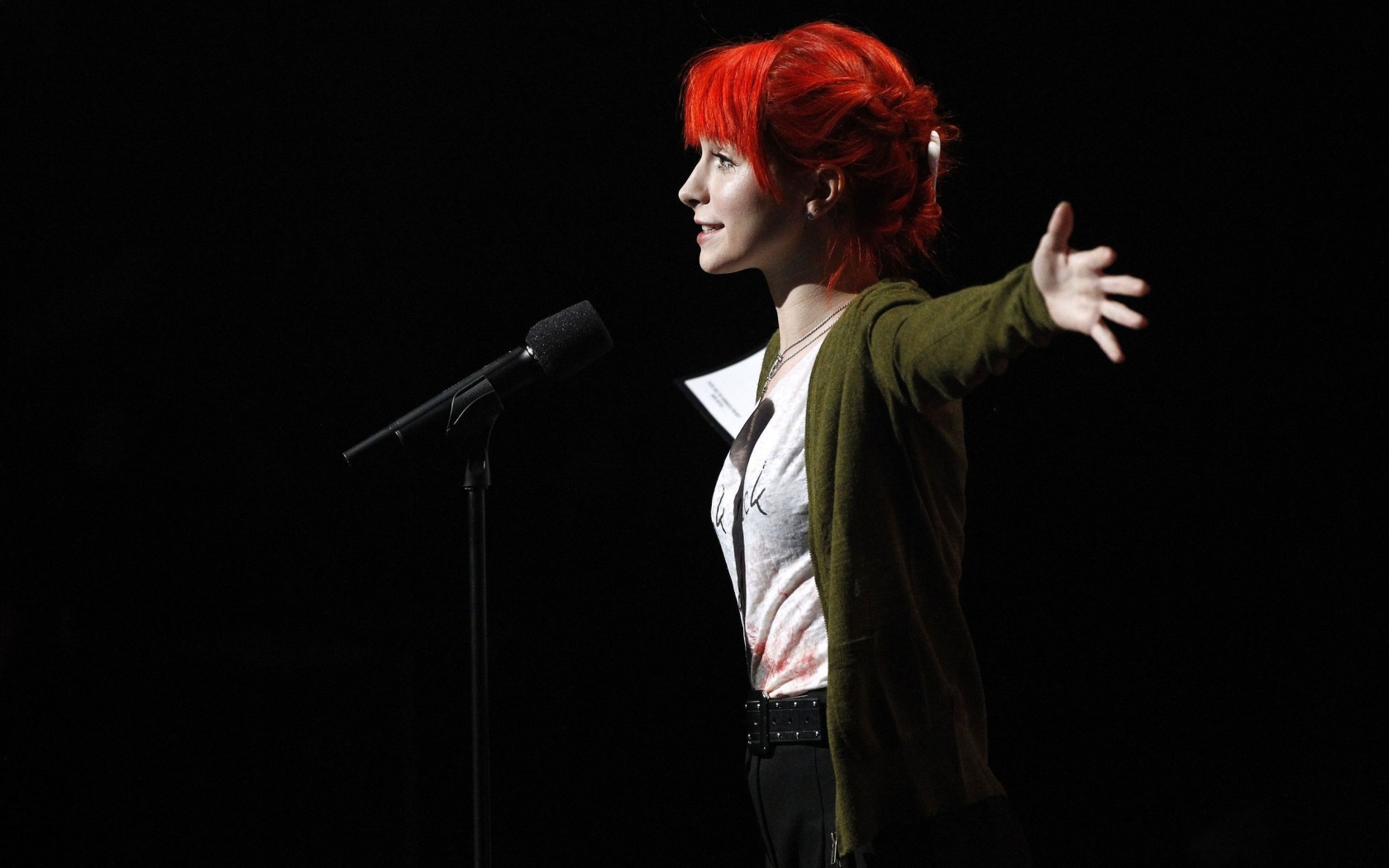 Hayley Williams Smile for 1680 x 1050 widescreen resolution