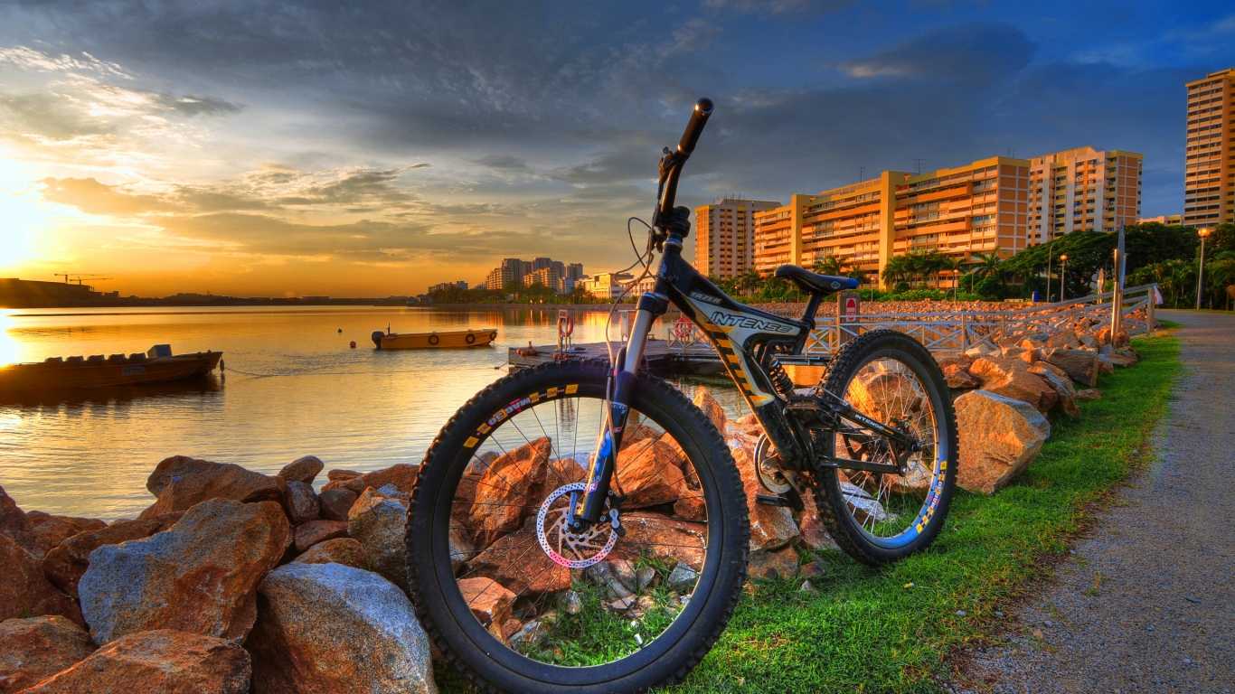 HDR City Bike for 1366 x 768 HDTV resolution
