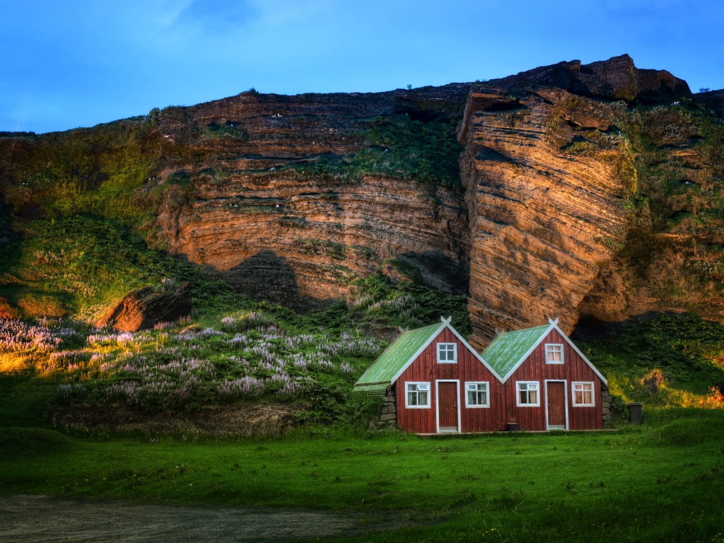 HDR Mountain House for 1024 x 768 resolution