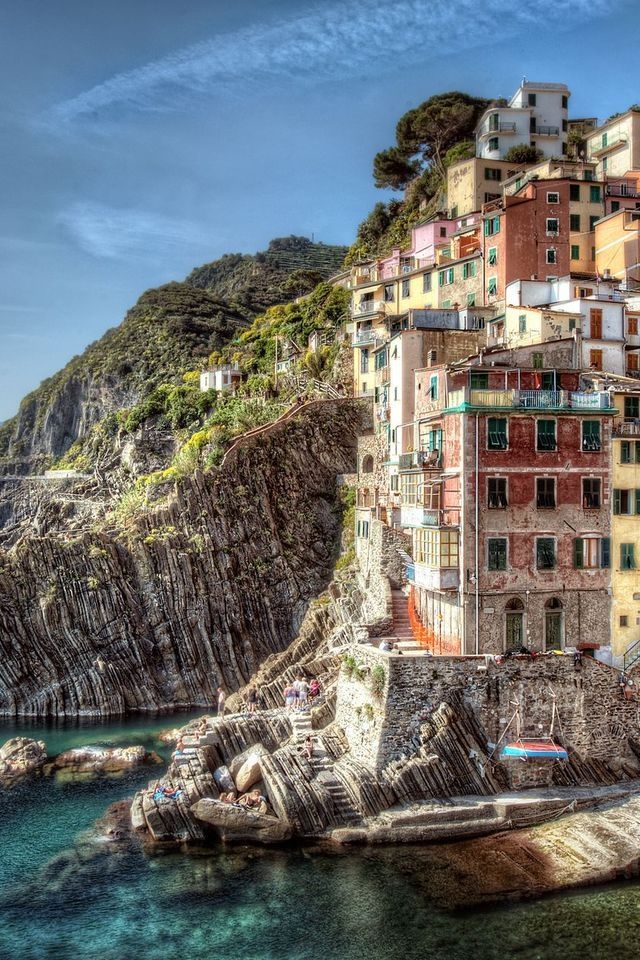 HDR Riomaggiore Italy for 640 x 960 iPhone 4 resolution