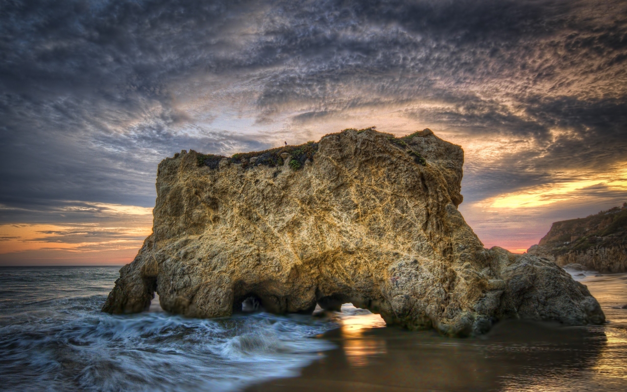 HDR Sea Rock for 1280 x 800 widescreen resolution