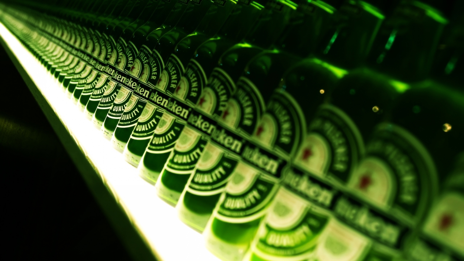 Heineken Anyone for 1600 x 900 HDTV resolution
