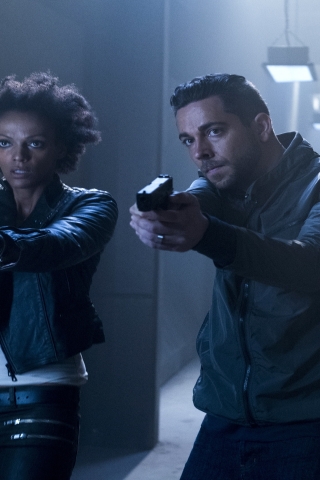 Heroes Reborn Luke Collins and Joanne Collins for 320 x 480 iPhone resolution