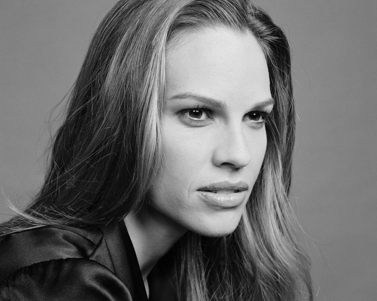Hilary Swank Black and White for 1280 x 1024 resolution