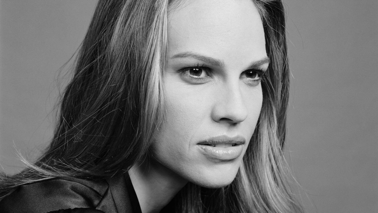 Hilary Swank Black and White for 1280 x 720 HDTV 720p resolution
