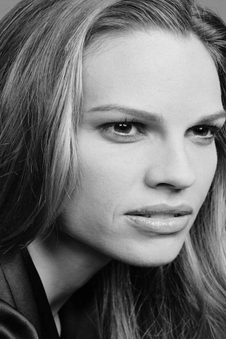 Hilary Swank Black and White for 320 x 480 iPhone resolution
