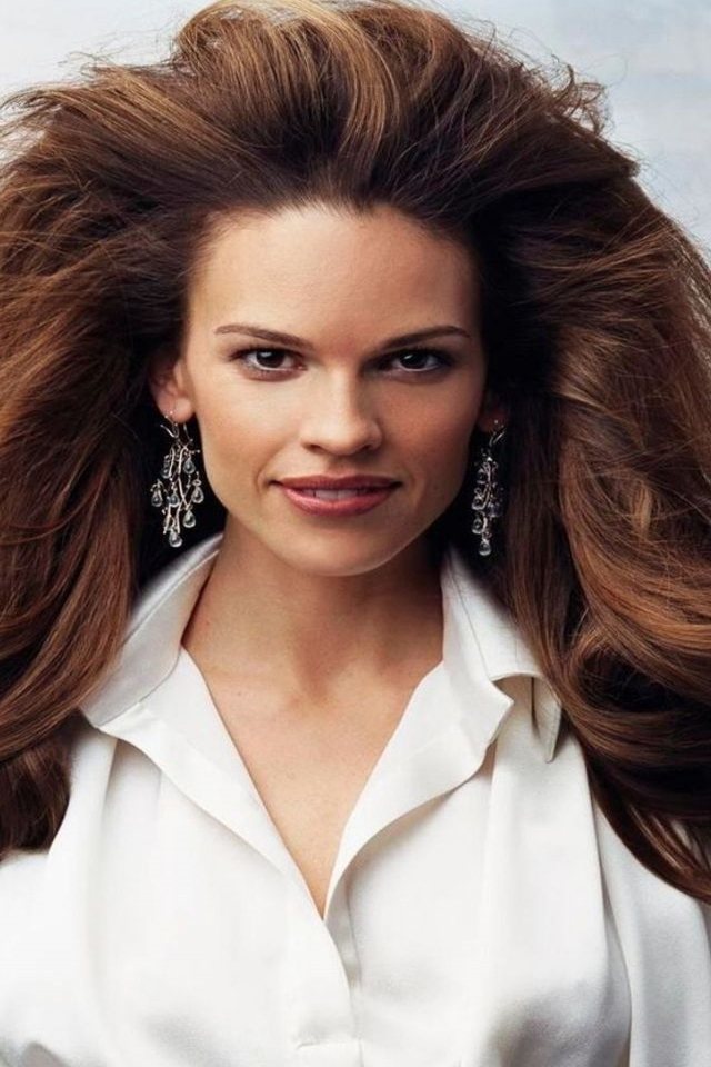 Hilary Swank Hair Style for 640 x 960 iPhone 4 resolution