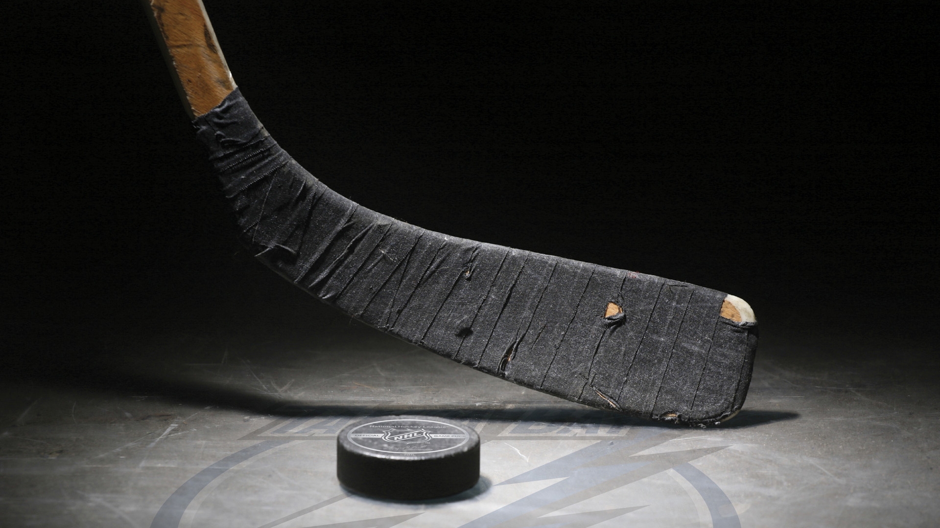 Hockey Puck for 1920 x 1080 HDTV 1080p resolution