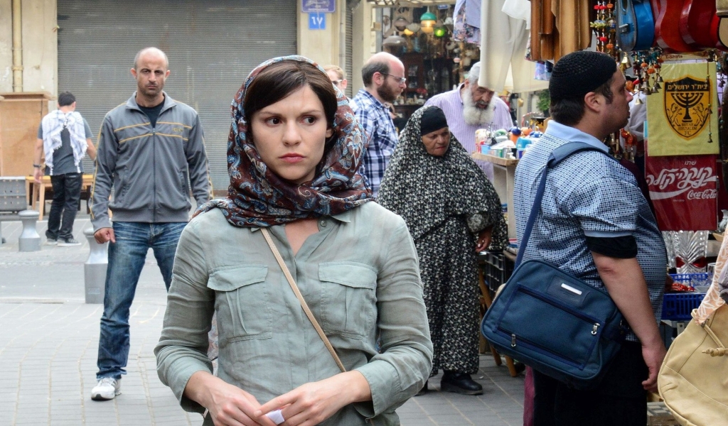 Homeland Carrie Mathison Undercover for 1024 x 600 widescreen resolution