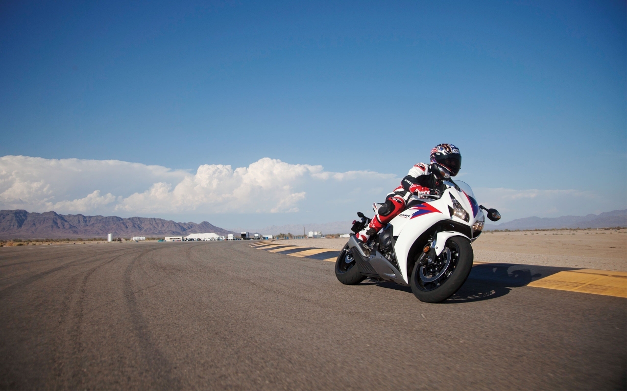 Honda CBR 1000RR on Track for 1280 x 800 widescreen resolution