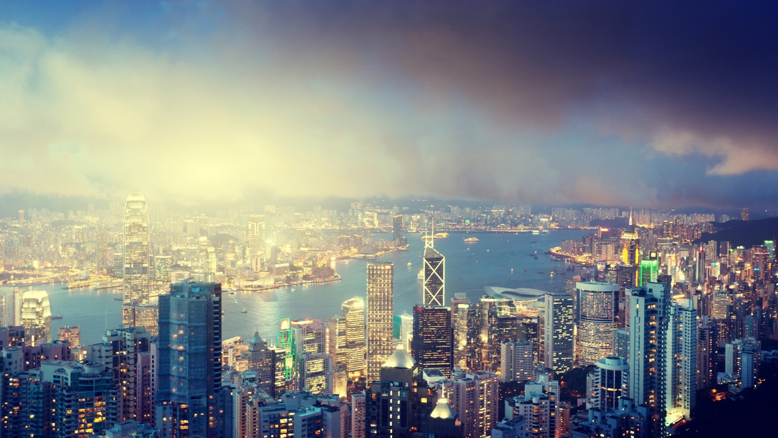 Hong Kong Victoria Peak for 1600 x 900 HDTV resolution