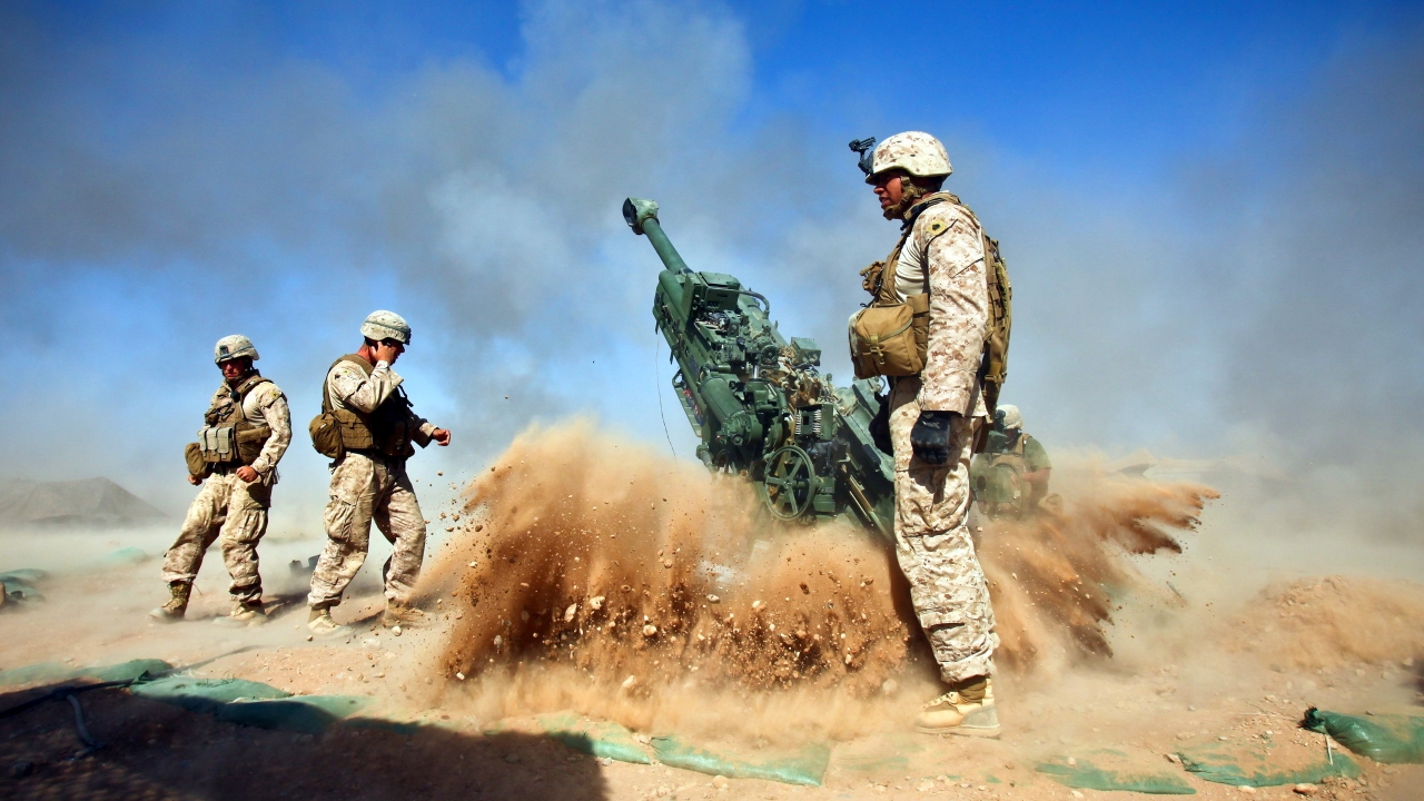 Howitzer and Soldiers for 1280 x 720 HDTV 720p resolution