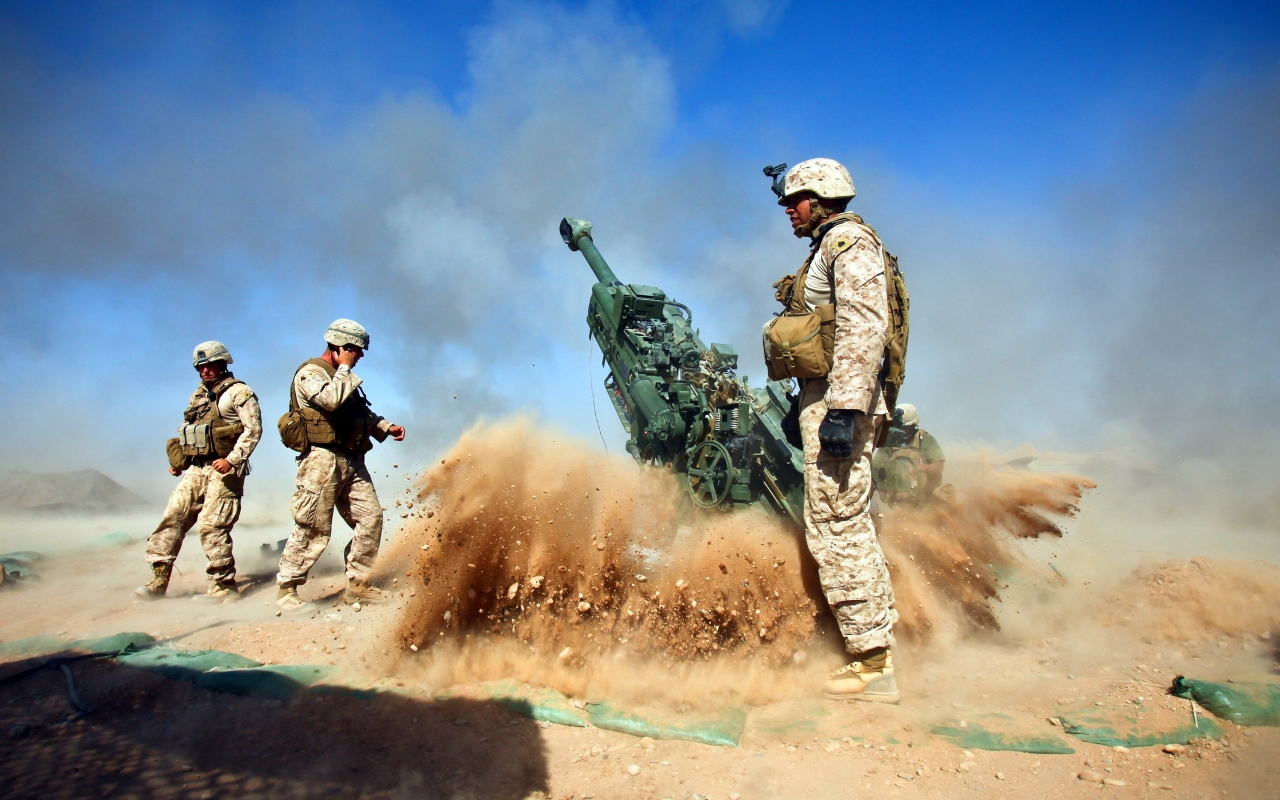 Howitzer and Soldiers for 1280 x 800 widescreen resolution
