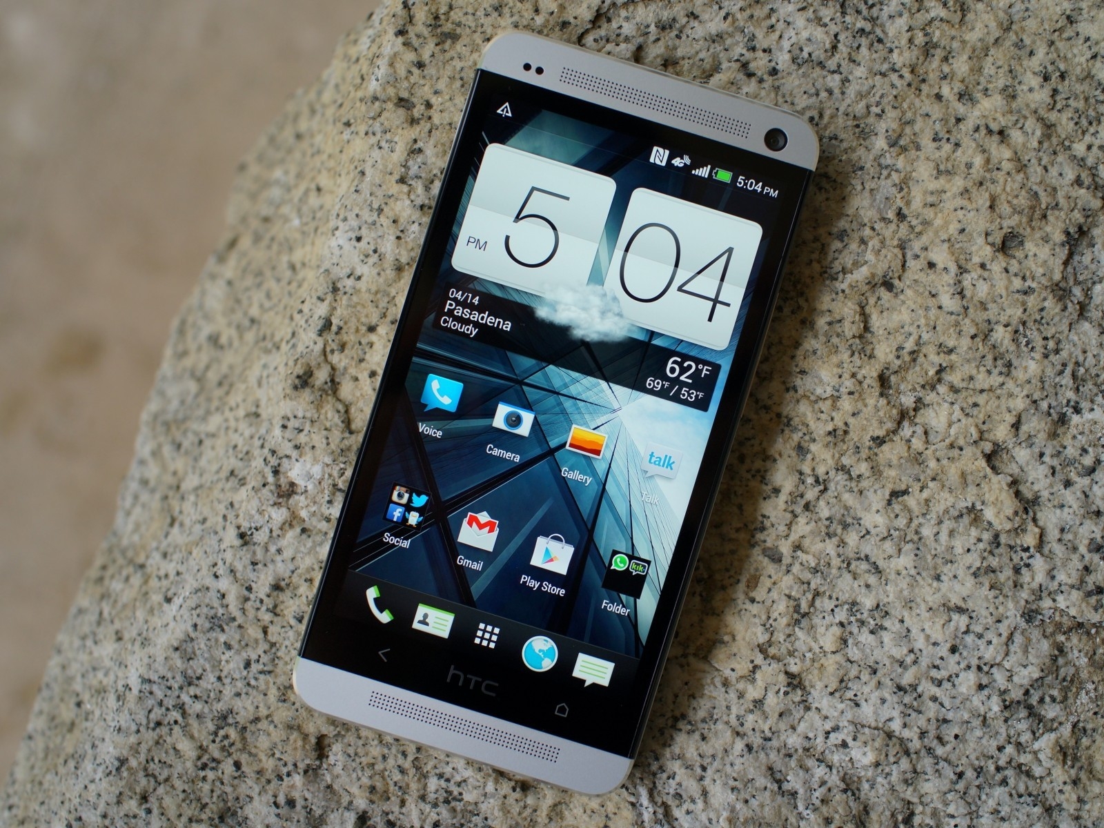 HTC One Device for 1600 x 1200 resolution
