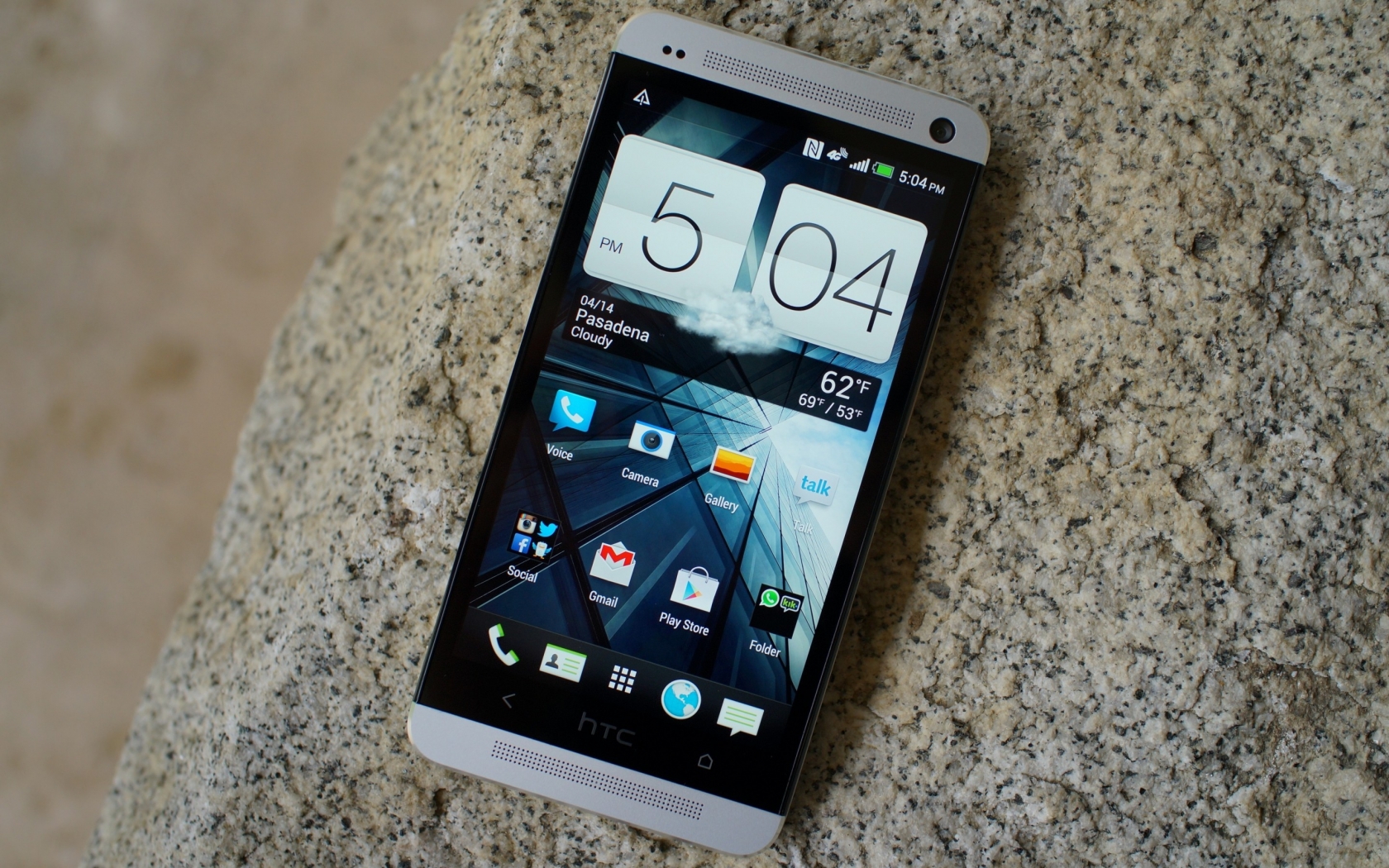 HTC One Device for 1680 x 1050 widescreen resolution