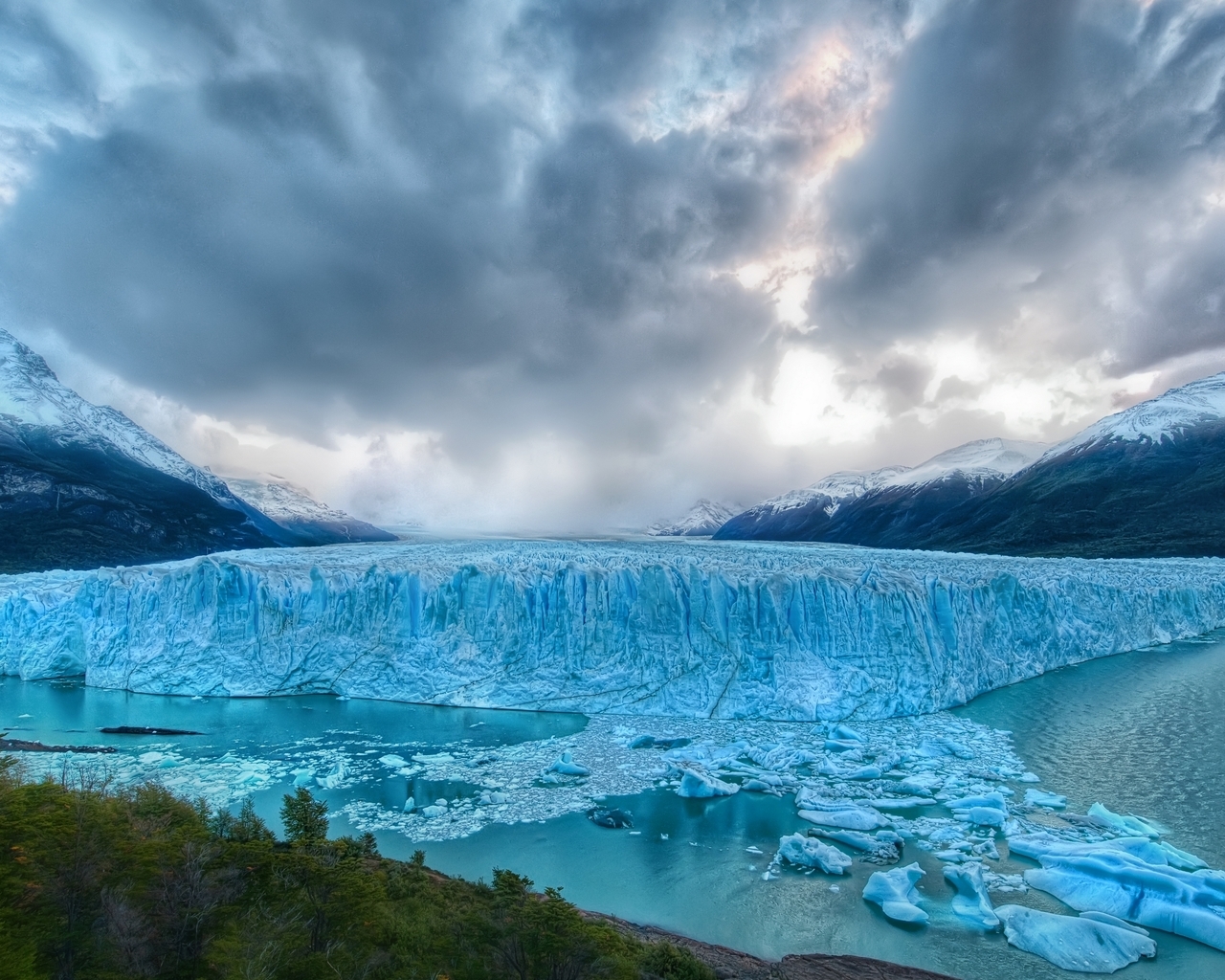 Huge Glaciar for 1280 x 1024 resolution