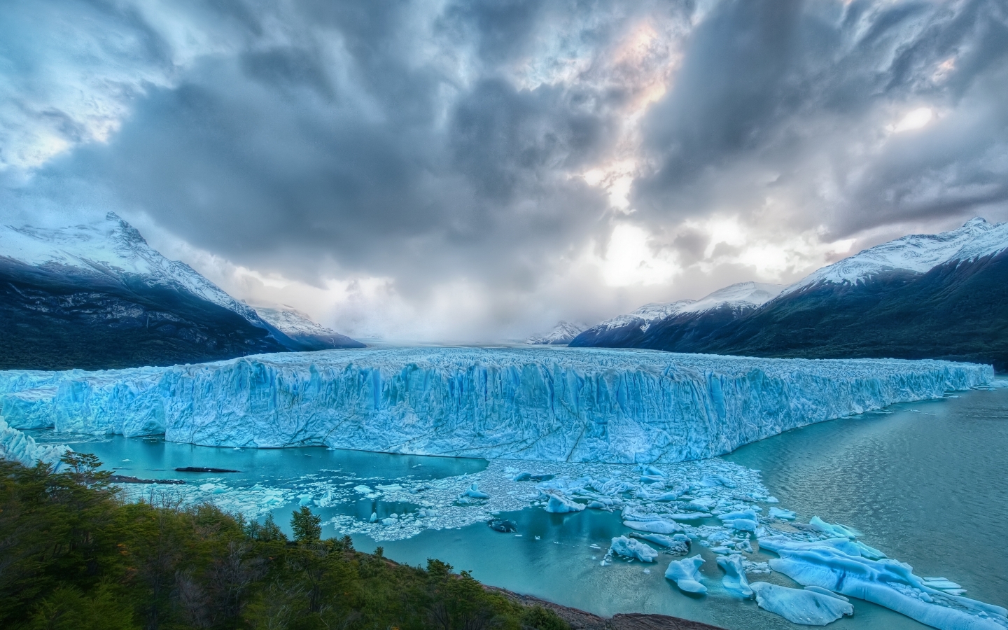 Huge Glaciar for 1440 x 900 widescreen resolution
