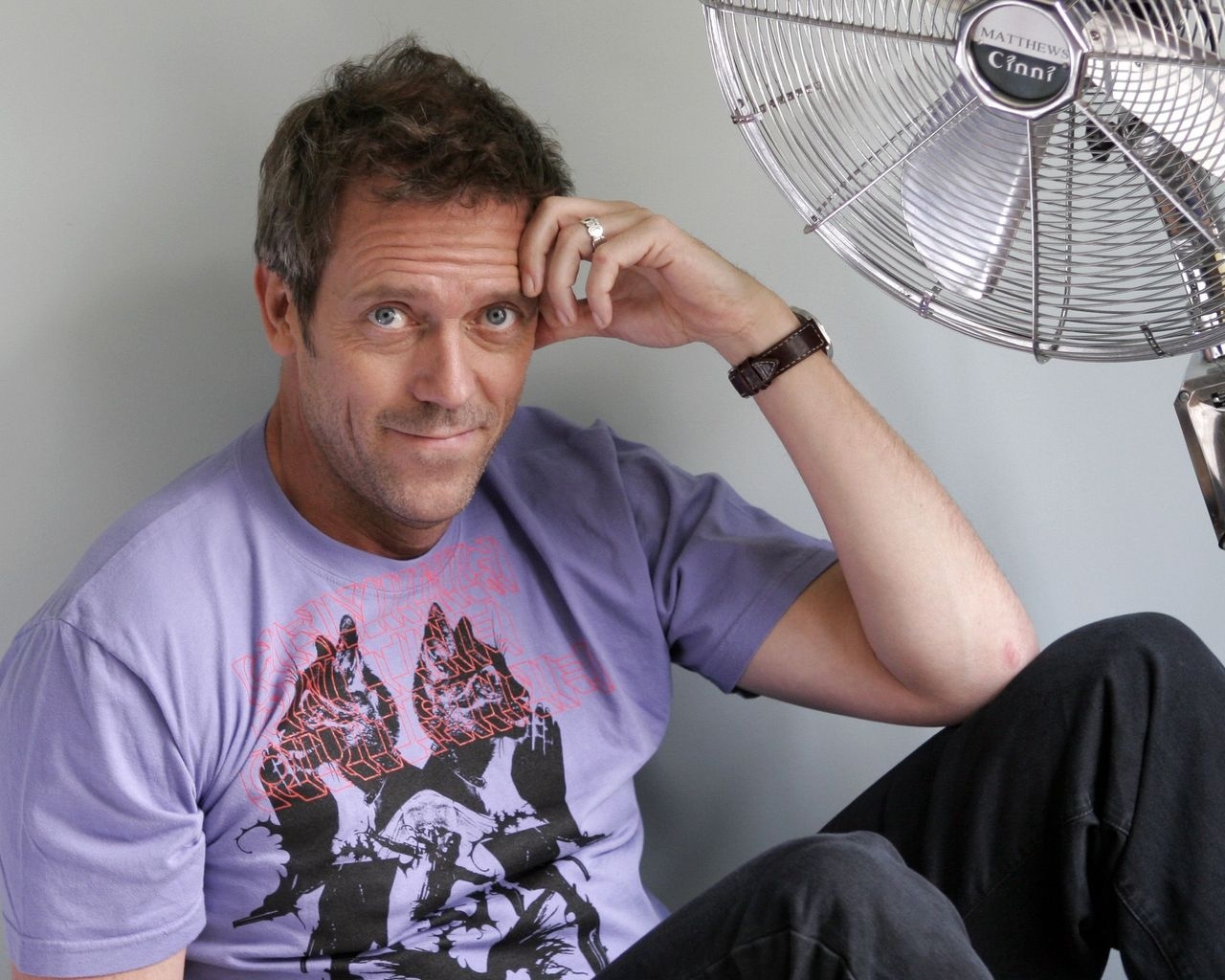 Hugh Laurie for 1280 x 1024 resolution