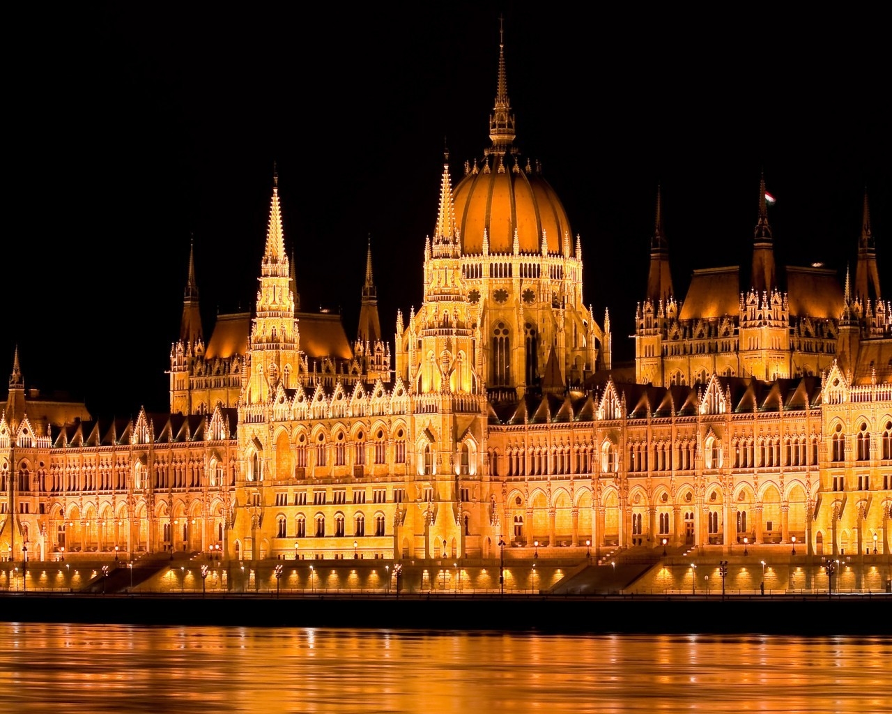 Hungarian Parliament Building for 1280 x 1024 resolution
