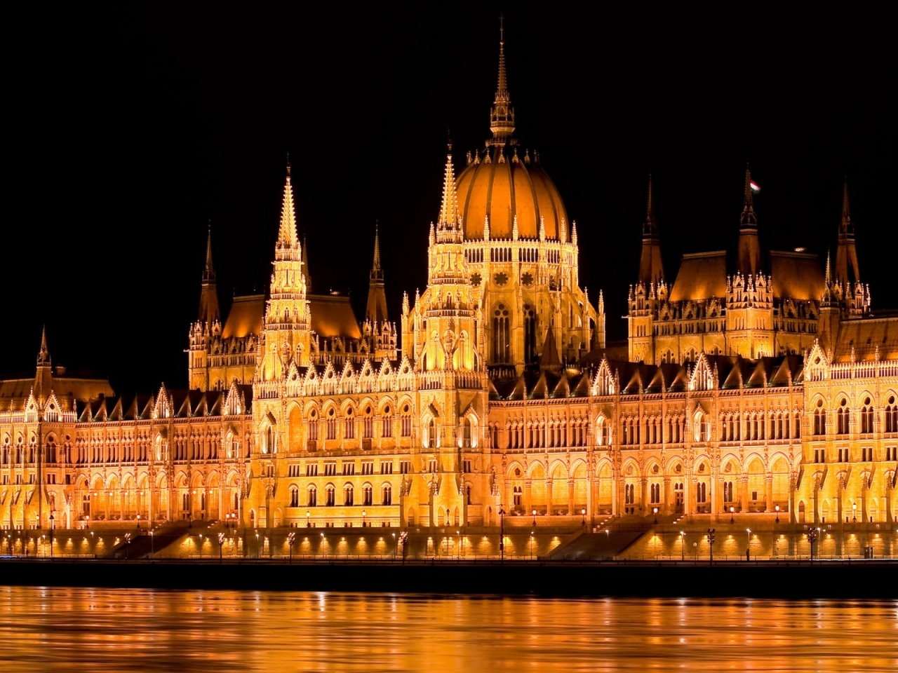 Hungarian Parliament Building for 1280 x 960 resolution