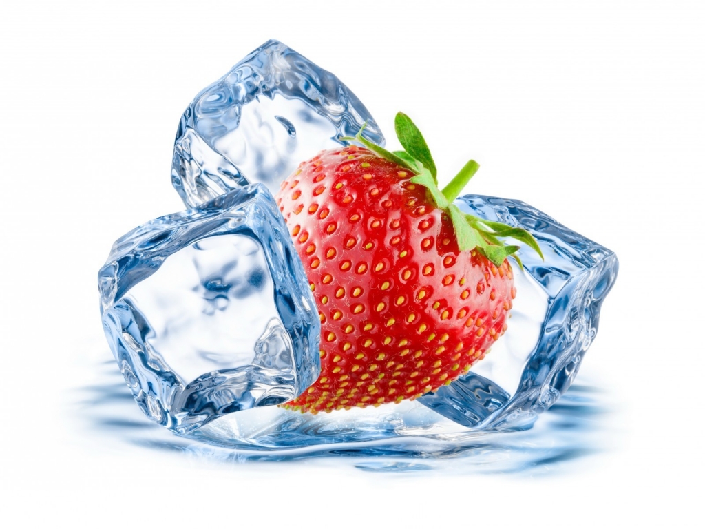 Ice and Strawberry for 1024 x 768 resolution
