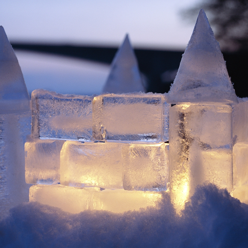 Ice Castle for 1024 x 1024 iPad resolution