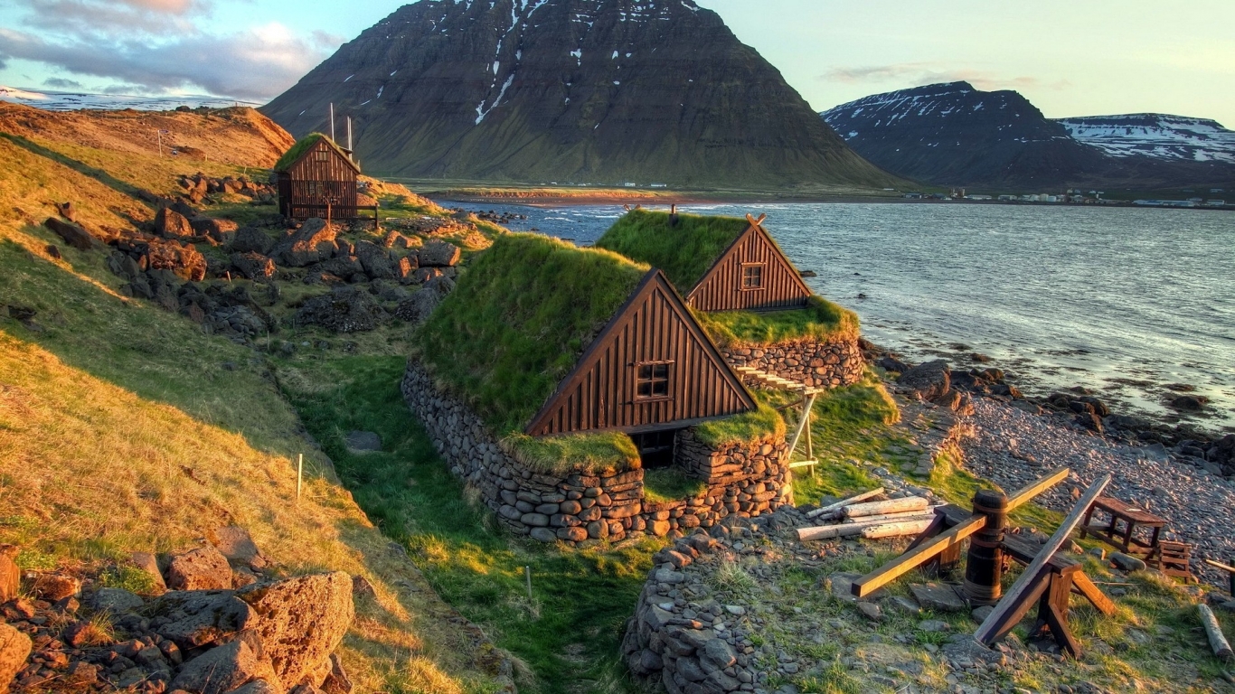 Iceland Lake Landscape for 1366 x 768 HDTV resolution