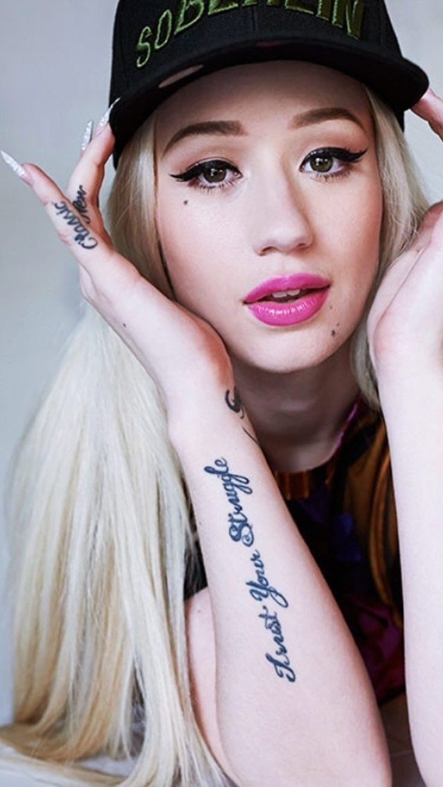 Iggy Azalea Hand Tattoos  for 640 x 1136 iPhone 5 resolution