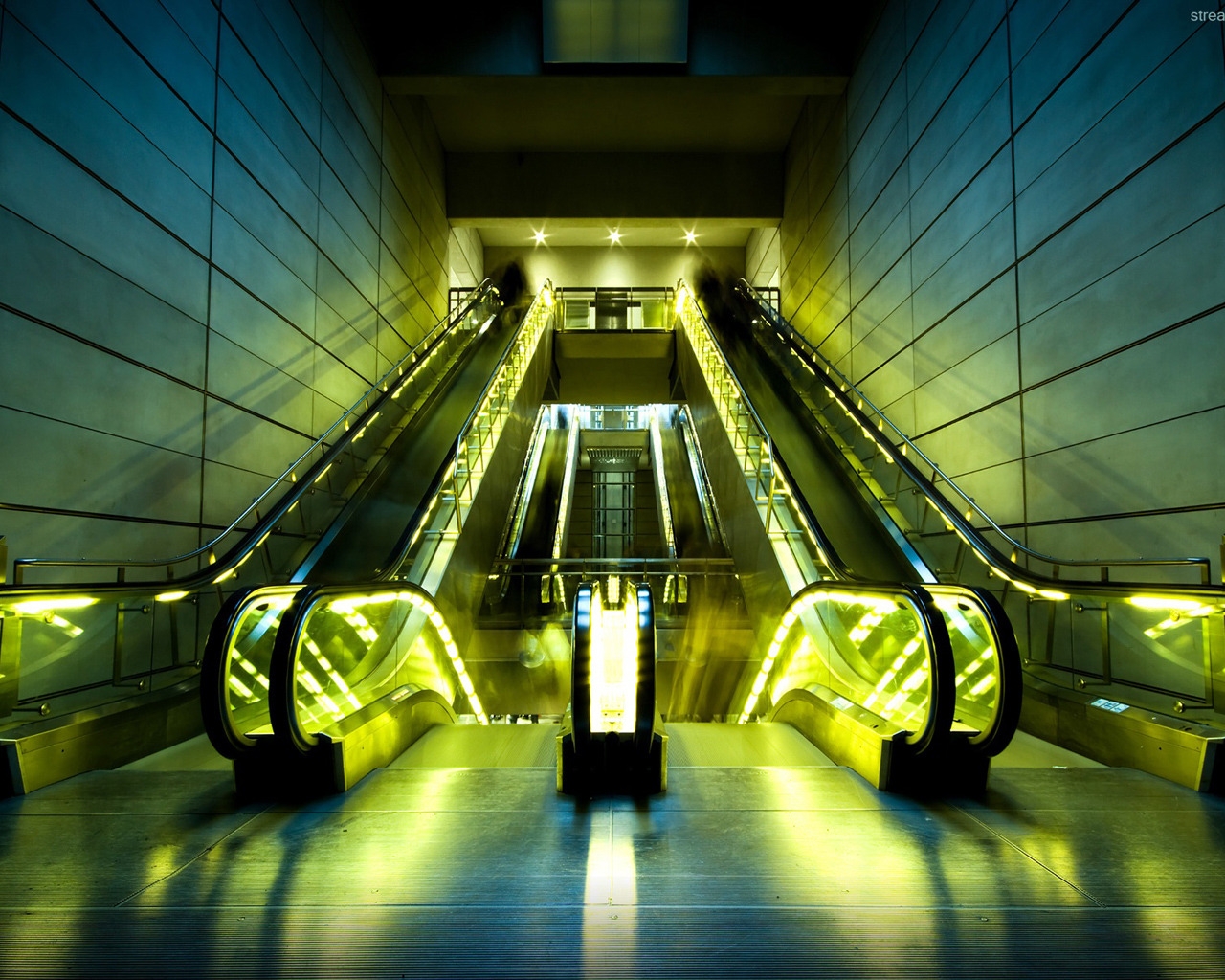 Illuminated Escalators for 1280 x 1024 resolution