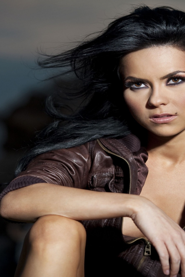 Inna on FHM for 640 x 960 iPhone 4 resolution