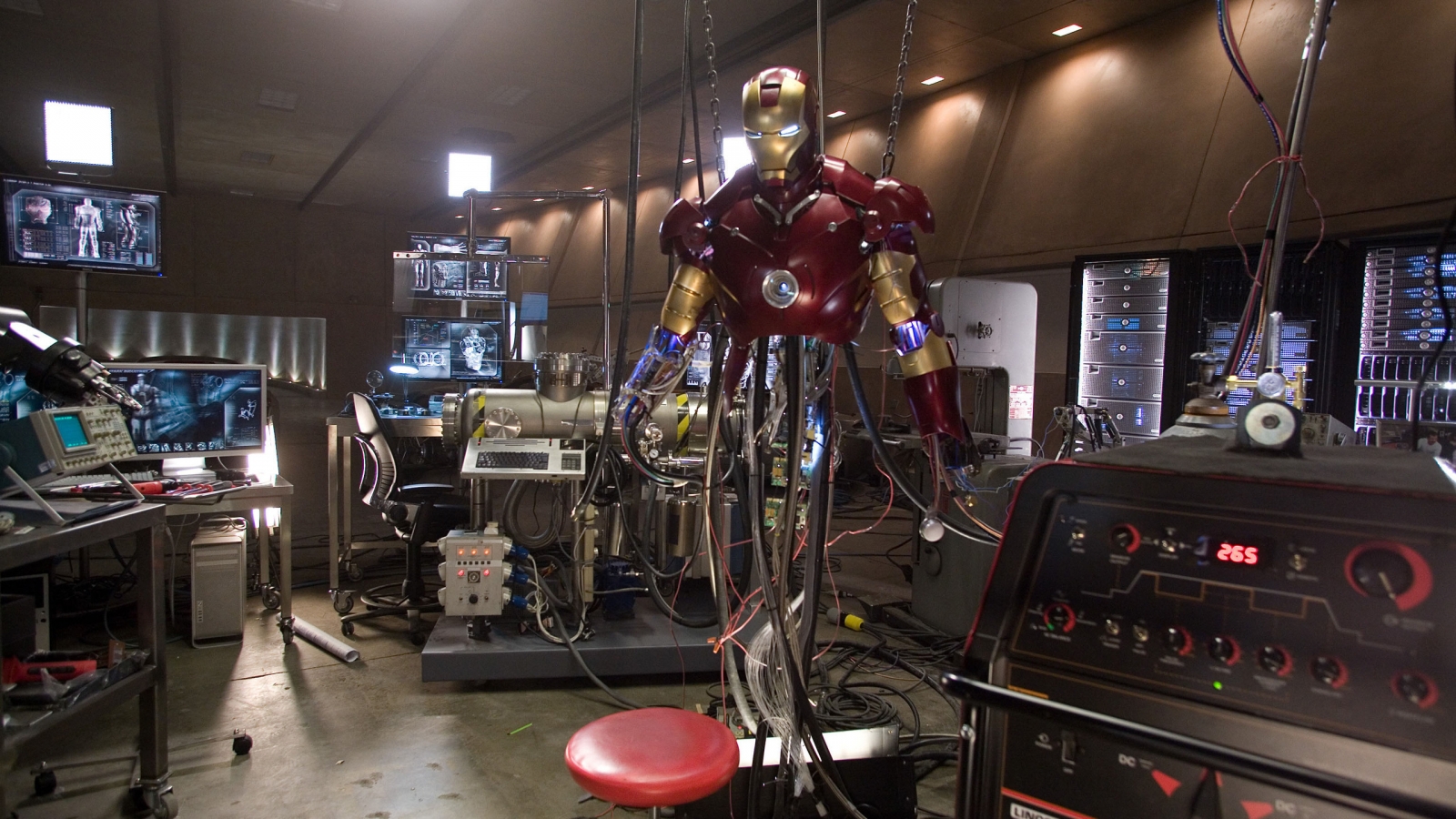 Iron Man Laboratory for 1600 x 900 HDTV resolution
