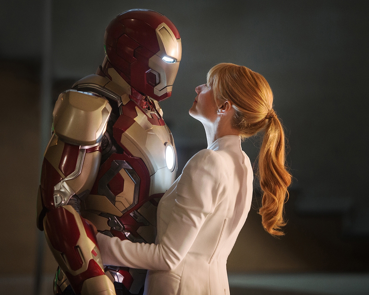 Iron Man Love for 1280 x 1024 resolution