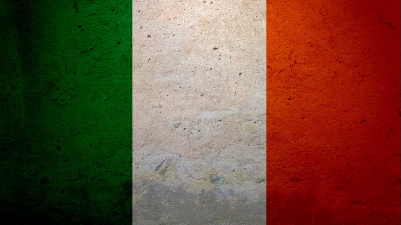 Italy Grunge Flag for 1280 x 720 HDTV 720p resolution