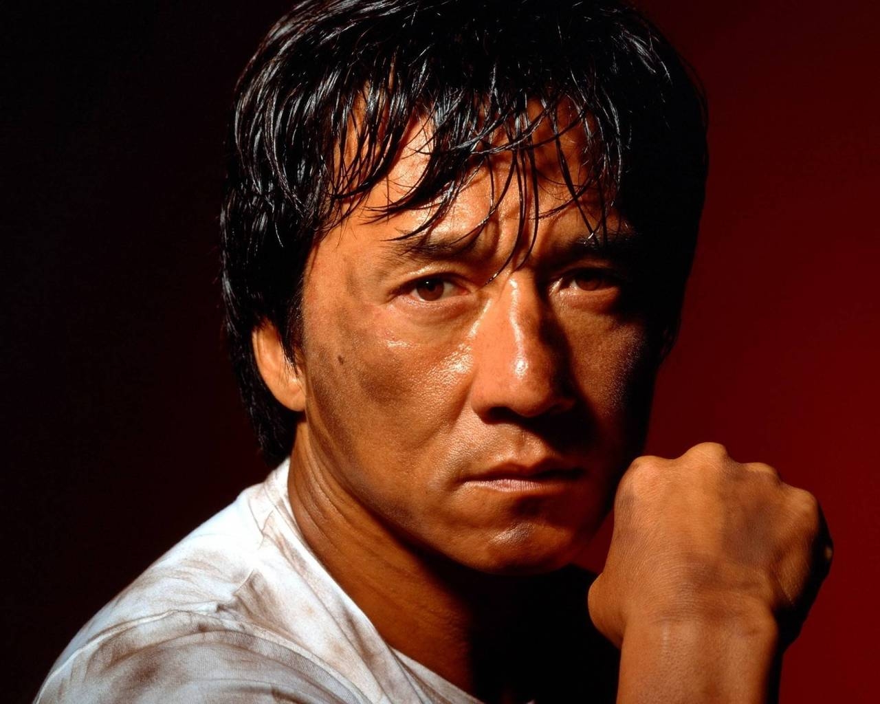 Jackie Chan Pose for 1280 x 1024 resolution