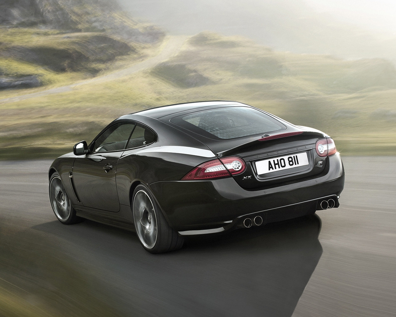 Jaguar XKR Coupe 2010 for 1280 x 1024 resolution