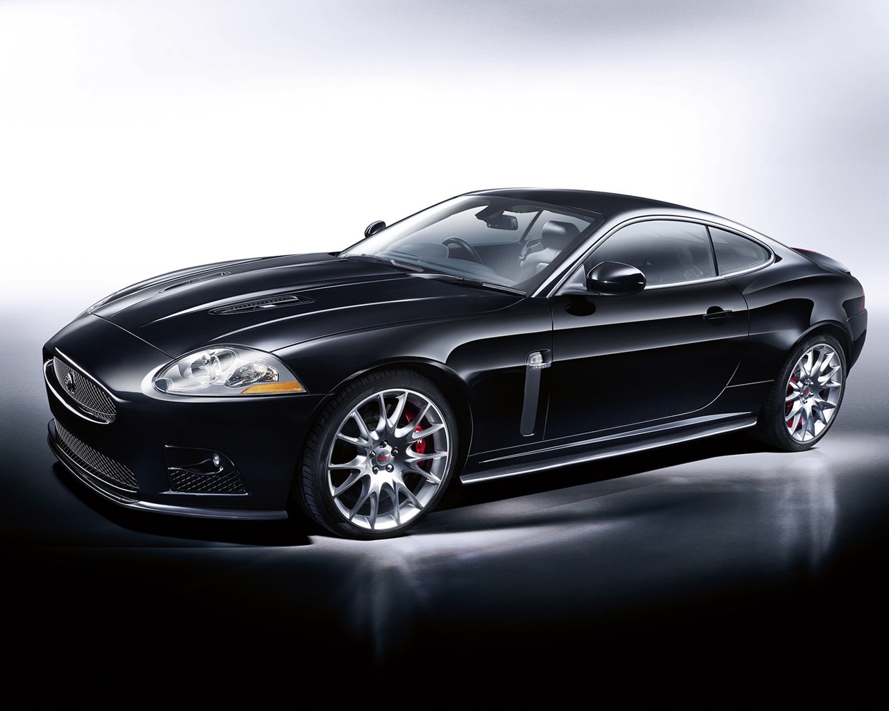 Jaguar XKR Studio for 1280 x 1024 resolution