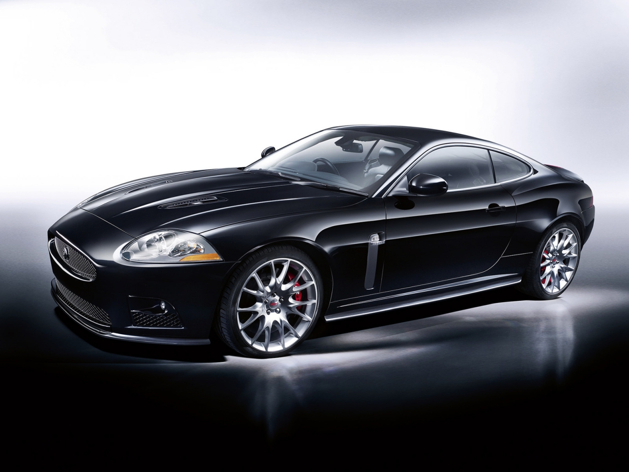 Jaguar XKR Studio for 1280 x 960 resolution