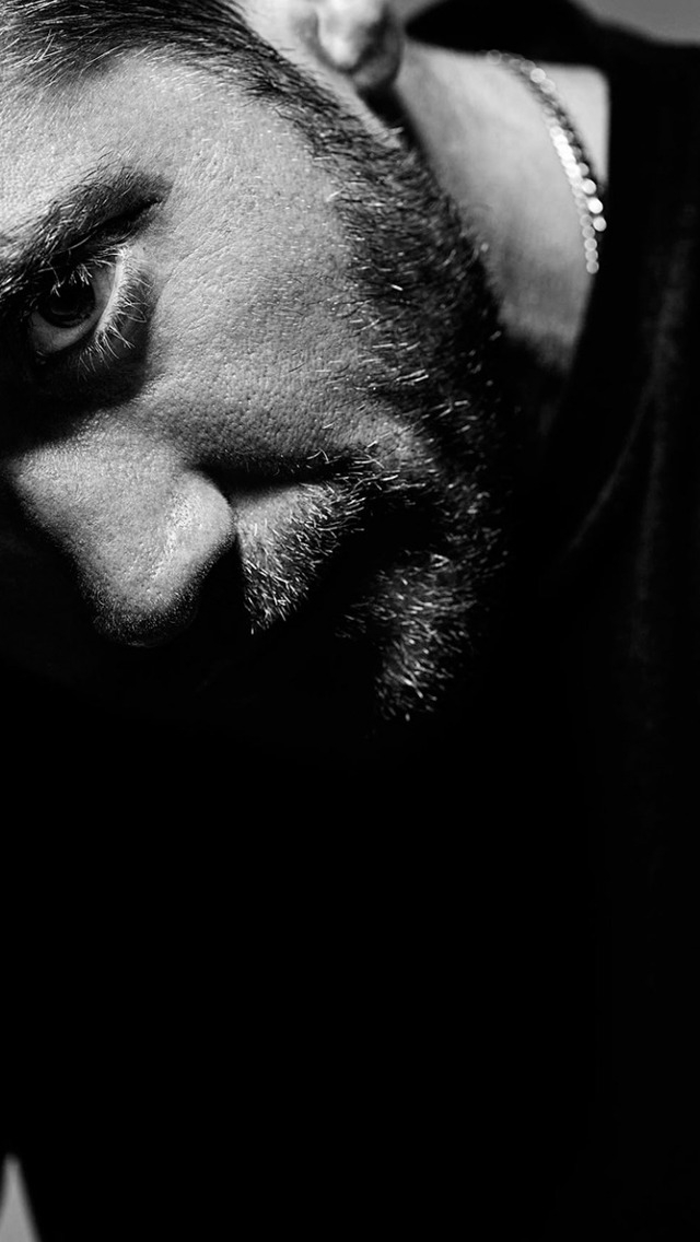 Jake Gyllenhaal Black and White for 640 x 1136 iPhone 5 resolution