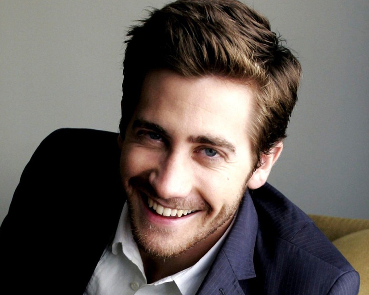 Jake Gyllenhaal Smile for 1280 x 1024 resolution