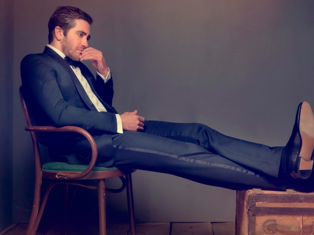 Jake Gyllenhaal Thoughtful for 1024 x 768 resolution